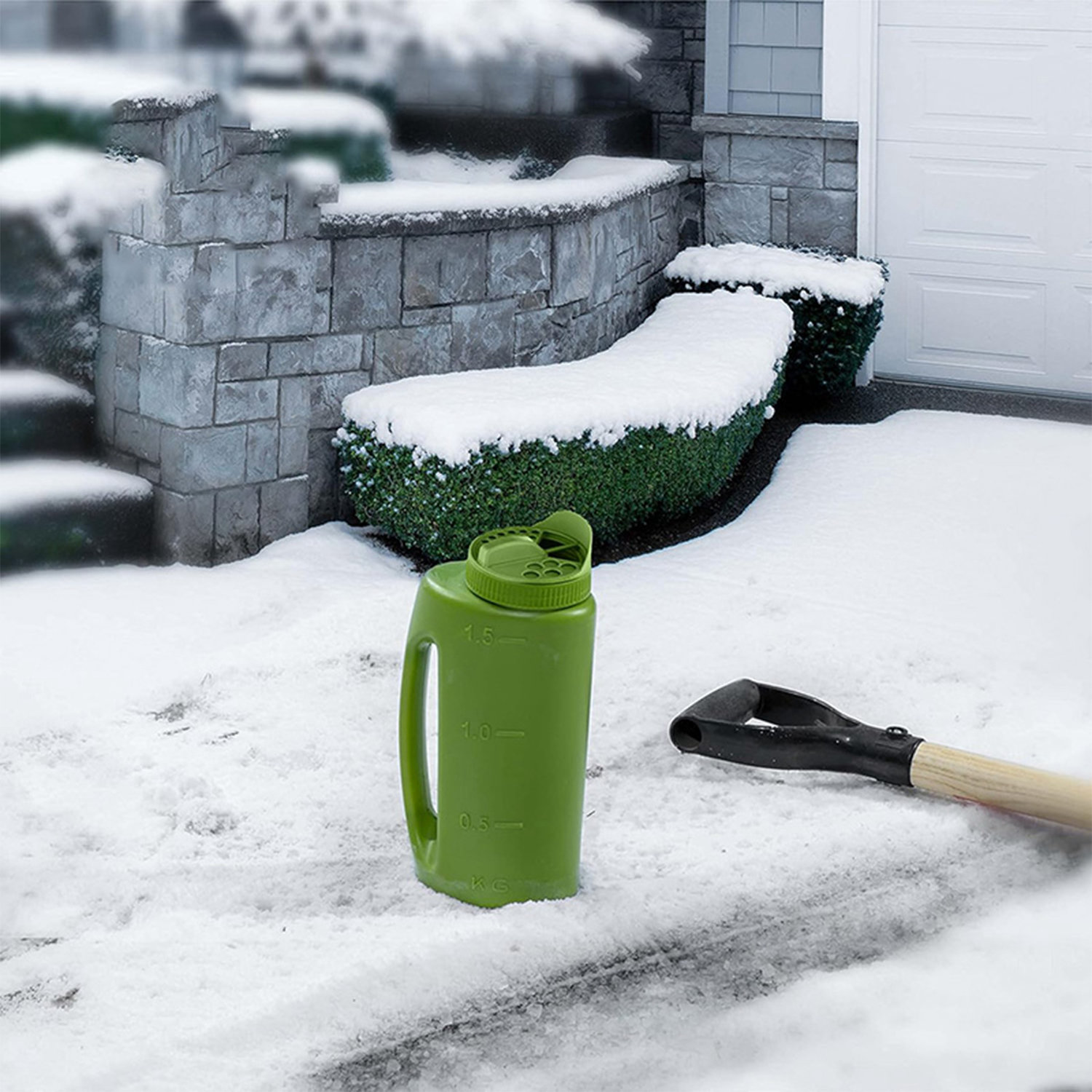 2L Handheld Spreader Bottle With Adjustable Opening Sizes for Lawn Seeds Ice Melt Salt Weed and Feed Spreader