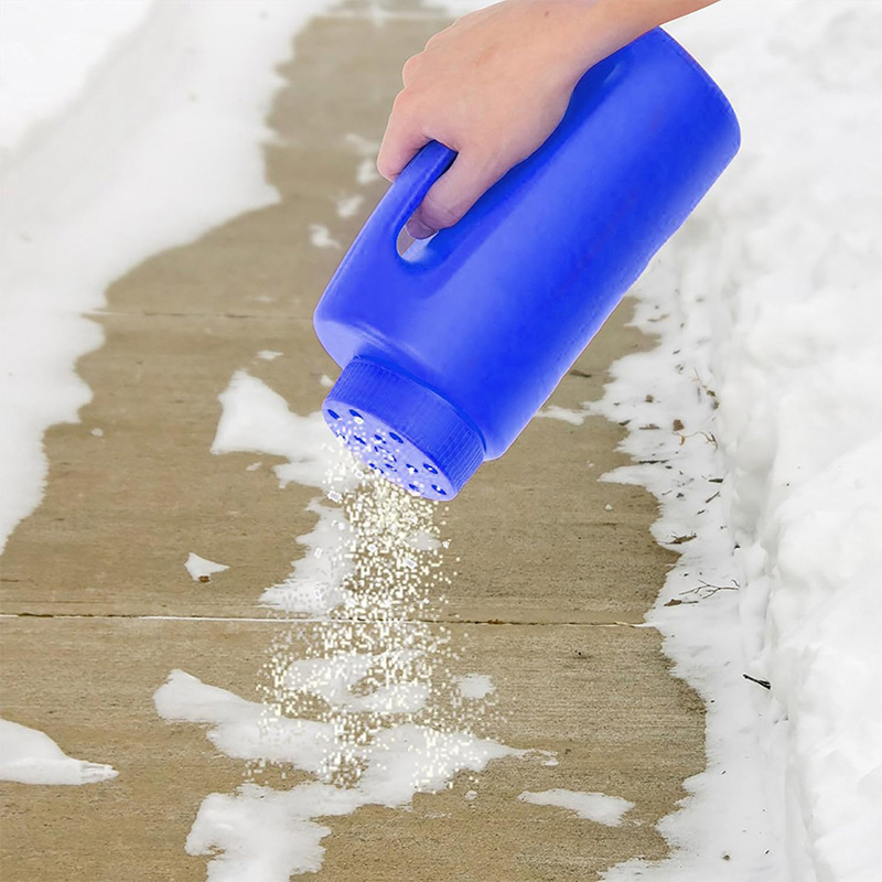 2L Handheld Spreader Bottle With Adjustable Hole Openings for Lawn Seeds Ice Melt Salt Weed and Feed Spreader